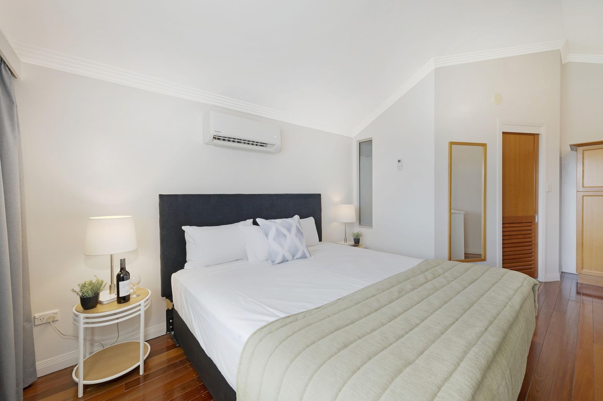 Burnett Riverside Hotel 번더버그 외부 사진